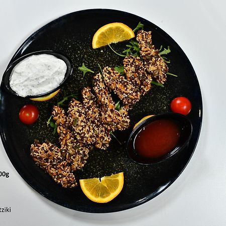 Hotel Zeneva Lux ครากูเยวัตส์ ภายนอก รูปภาพ